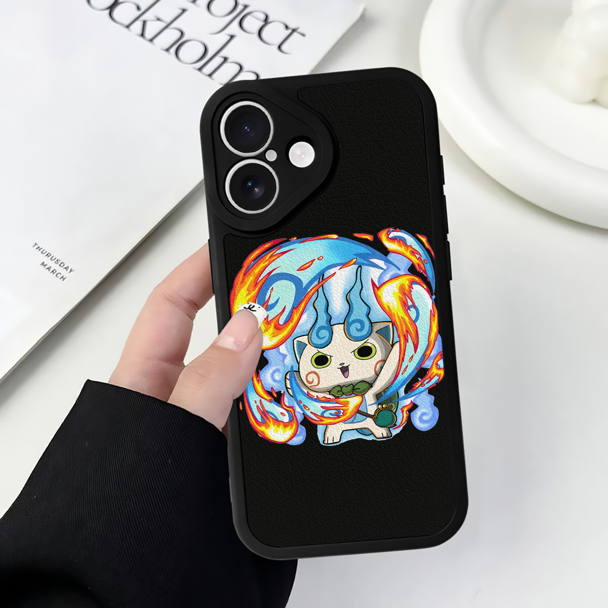 （画像用） 妖怪ウォッチ Yo-kai Watch 【iPhone 16シリーズ対応】シリコンスマホケース（レザー調） 材質：シリコン